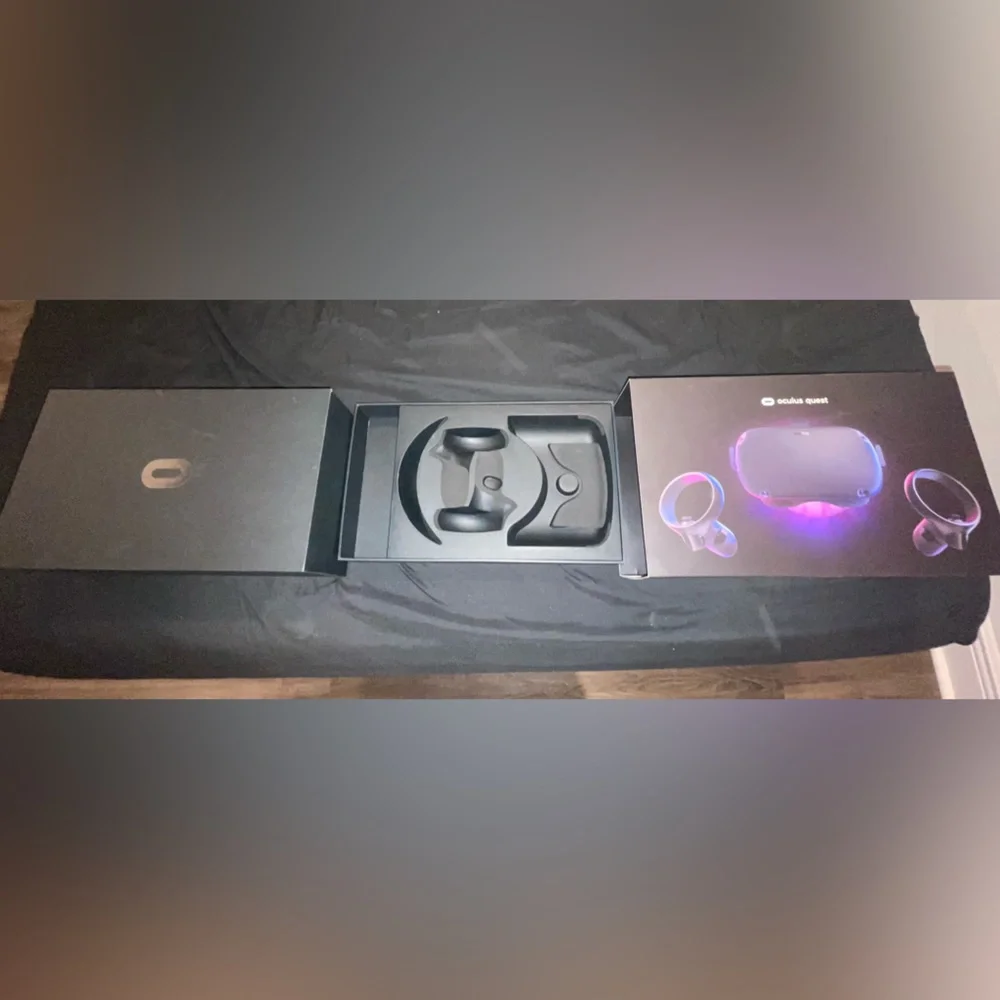 Meta Oculus 64 GB with 2 controllers